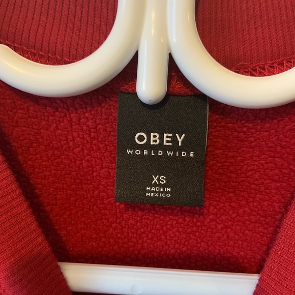 Obey crewneck size XS - Picture 2 of 3